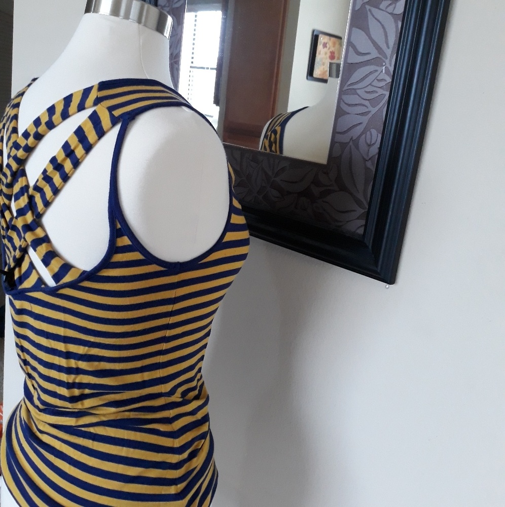 Criss Cross Top - Picture 1 of 4